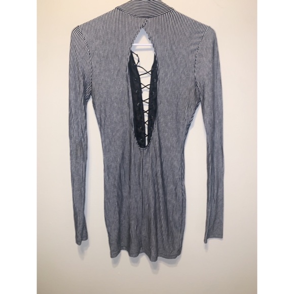 Guess backless lace up front tie long sleeve top - Picture 4 of 6